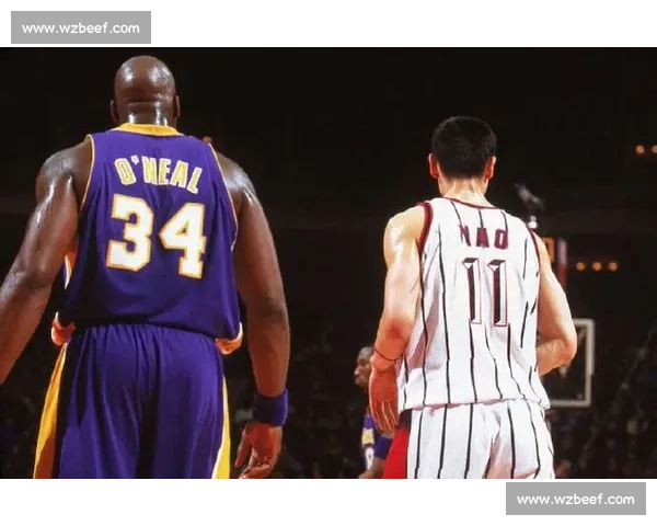 姚明对决奥尼尔：巅峰对决解析与两位巨星篮球生涯对比